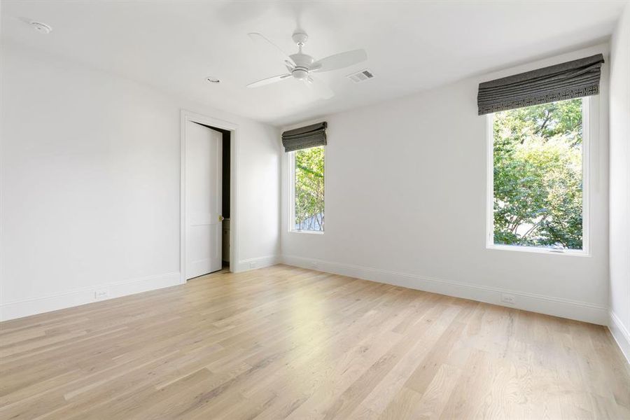 Spacious, unfurnished interior of a new home in , Dallas (Image 19).