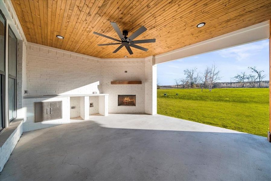 Exterior details and patio area of a home in , Godley (Image 3).