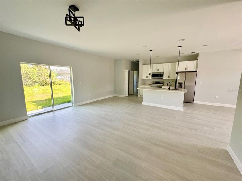 Spacious, unfurnished interior of a new home in , Ocala (Image 10).