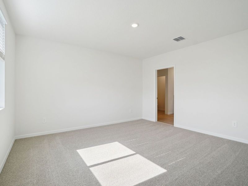 Spacious, unfurnished interior of a new home in Two Rivers - Classic Series, Zephyrhills (Image 18).