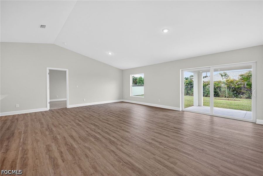 Spacious, unfurnished interior of a new home in Cape Coral, Cape Coral (Image 16).