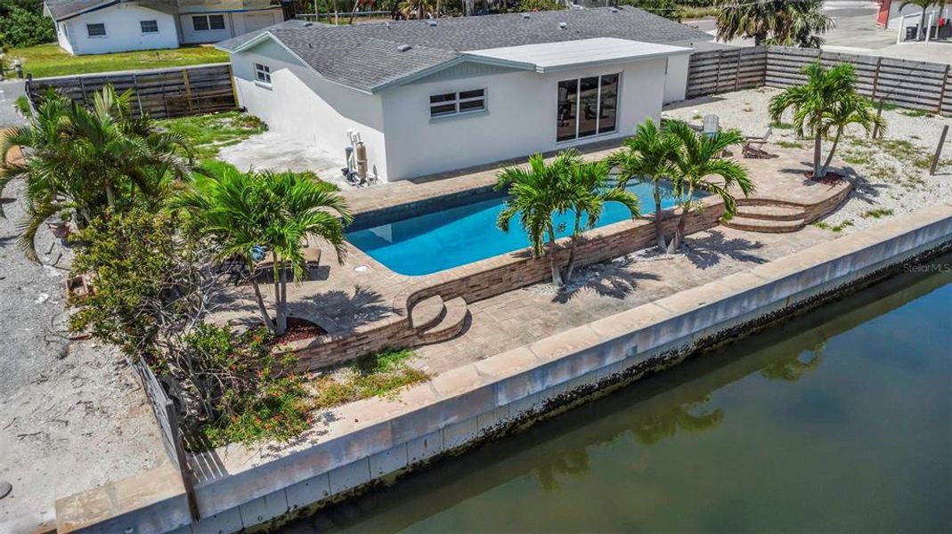 Exterior details and patio area of a home in , Bradenton (Image 3).