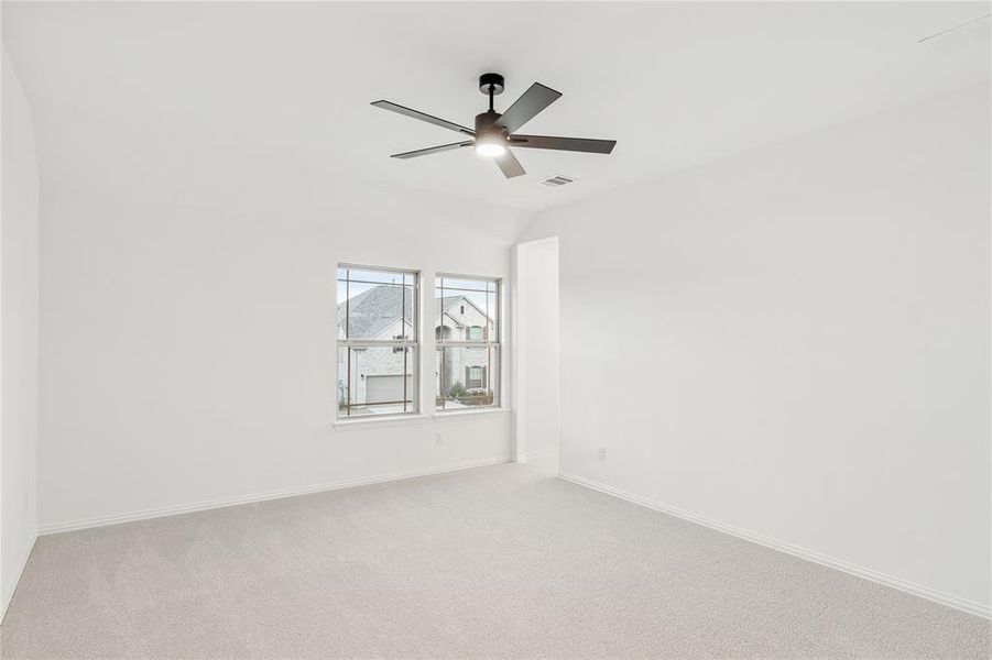 Spacious, unfurnished interior of a new home in Willow Wood, McKinney (Image 35).