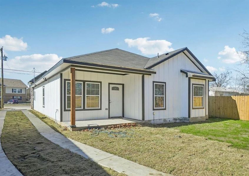 Front exterior of a new home in , Fort Worth, TX, highlighting curb appeal (Image 7).