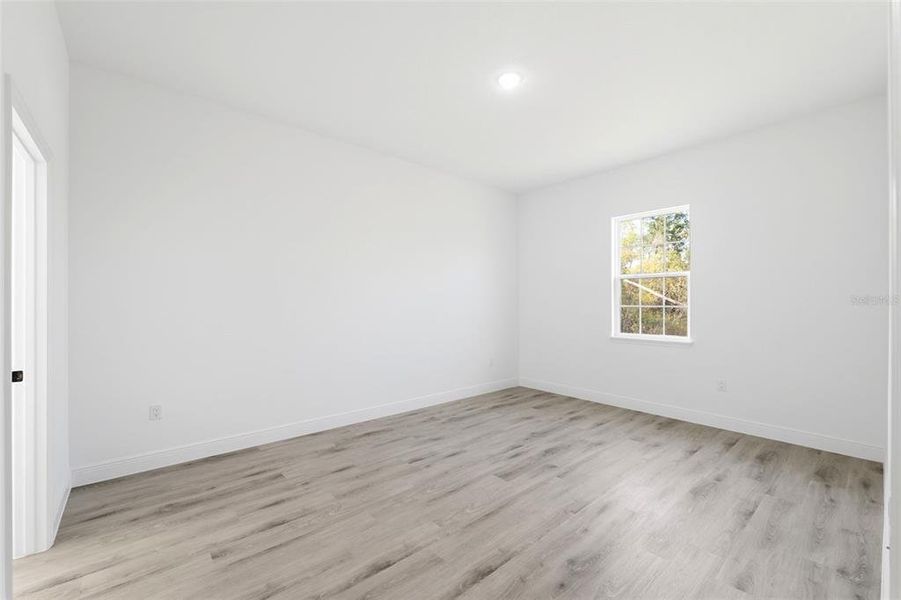 Spacious, unfurnished interior of a new home in , Ocala (Image 34).
