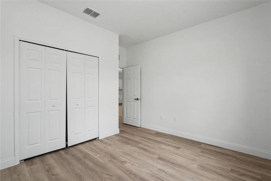 Spacious, unfurnished interior of a new home in , Citrus Springs (Image 28).