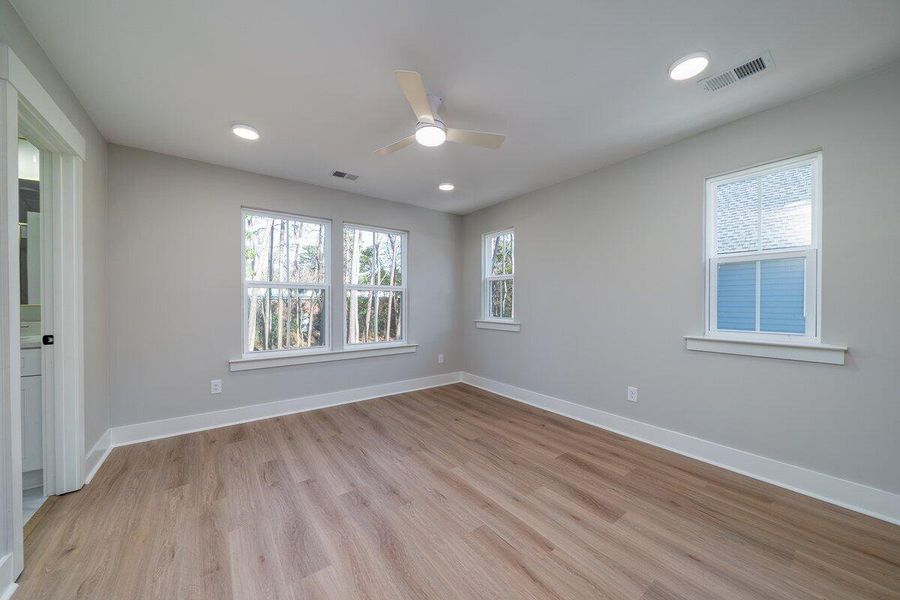 Spacious, unfurnished interior of a new home in , Summerville (Image 18).