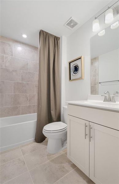 Furnished interior view inside a new home in Sierra Creek, Hoschton (Image 11).