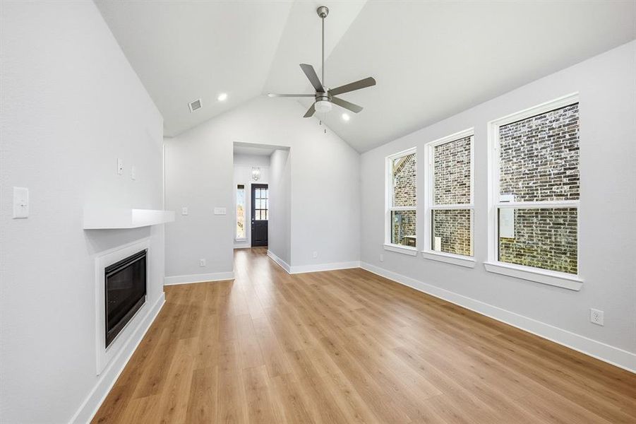 Spacious, unfurnished interior of a new home in Heritage Ranch: 40ft. lots, Sherman (Image 13). Spacious, unfurnished interior of a new home in Heritage Ranch: 40ft. lots, Sherman (Image 13).