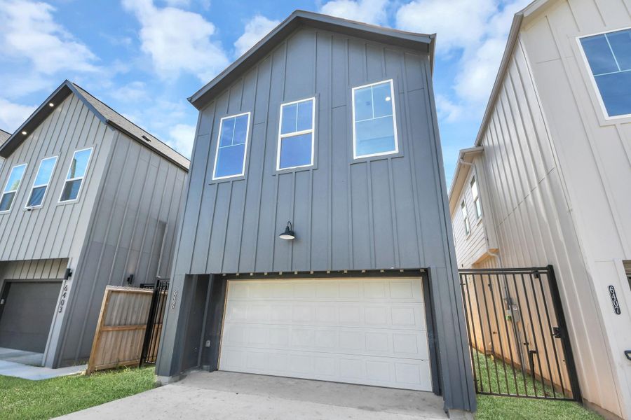 Front exterior of a new home in , Houston, TX, highlighting curb appeal (Image 18).