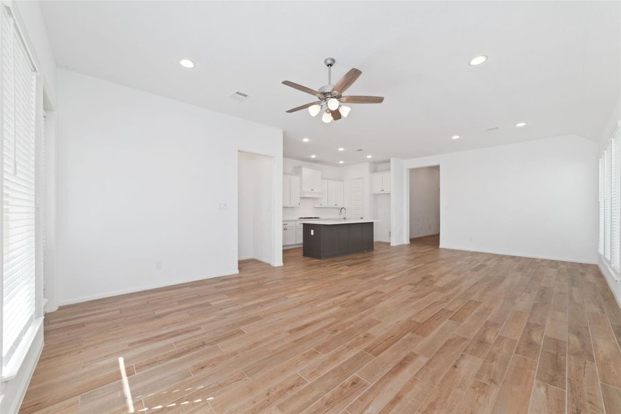 Spacious, unfurnished interior of a new home in , Fulshear (Image 14).