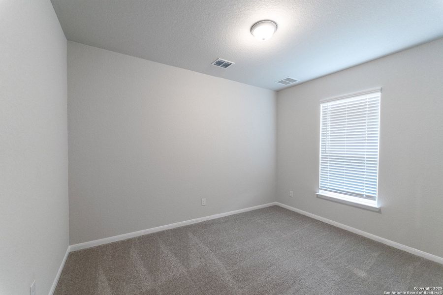 Spacious, unfurnished interior of a new home in Arcadia Ridge, San Antonio (Image 9).
