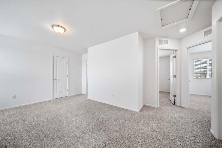 Spacious, unfurnished interior of a new home in Reunion, Commerce City (Image 16).