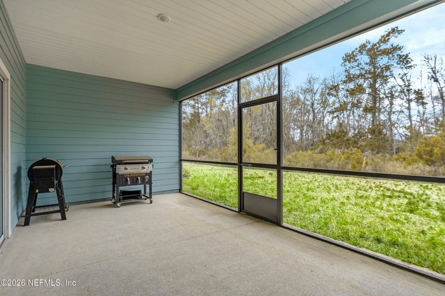 Exterior details and patio area of a home in Saddle Oaks, Jacksonville (Image 3).
