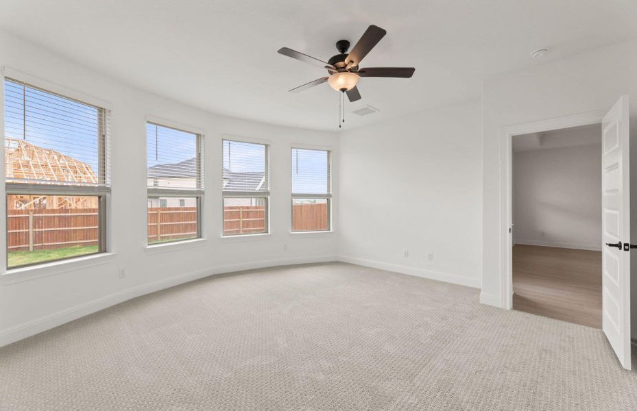 Spacious, unfurnished interior of a new home in Santa Rita Ranch, Liberty Hill (Image 24).