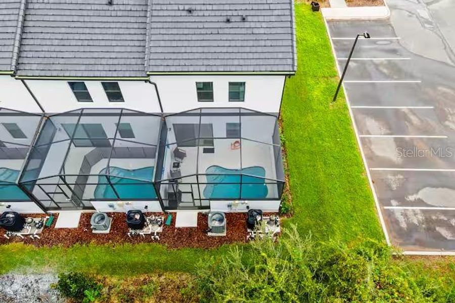 Exterior details and patio area of a home in , Orlando (Image 3).