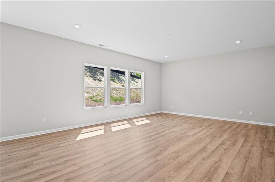 Spacious, unfurnished interior of a new home in Sage Woods, Dallas (Image 38).