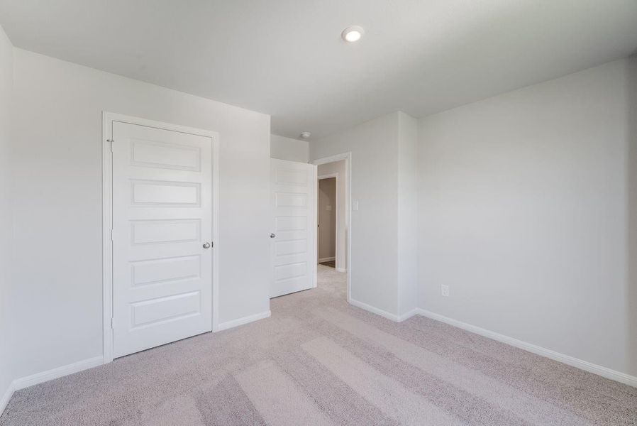 Spacious, unfurnished interior of a new home in Pirate's Cove Estates, Vidor (Image 18).