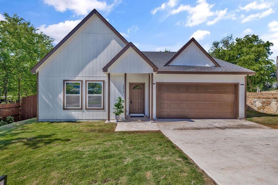 Front exterior of a new home in , Granbury, TX, highlighting curb appeal (Image 2). Front exterior of a new home in , Granbury, TX, highlighting curb appeal (Image 2).