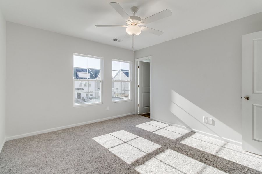 Spacious, unfurnished interior of a new home in Astoria, Columbia (Image 23).