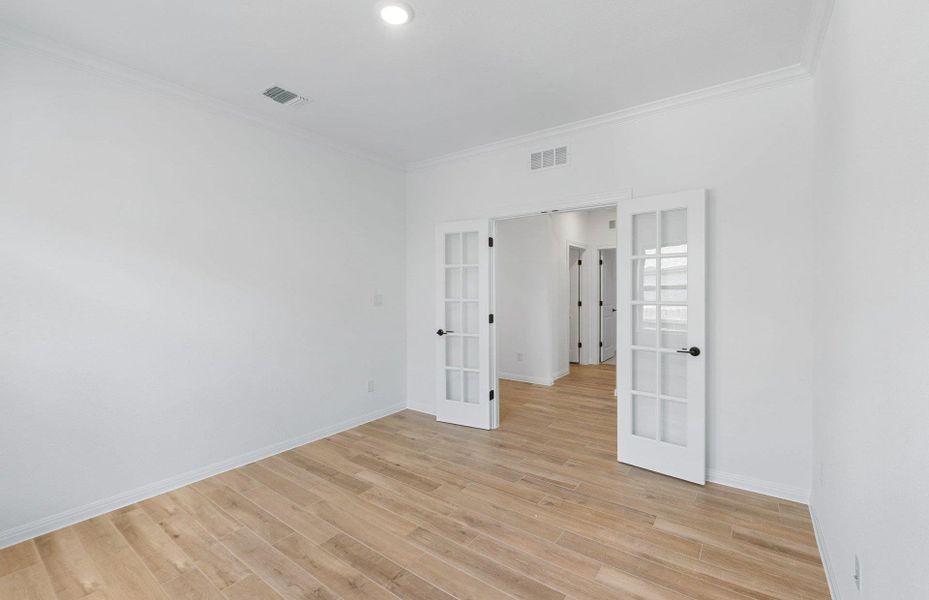 Spacious, unfurnished interior of a new home in Crescent Bluff, Georgetown (Image 13).