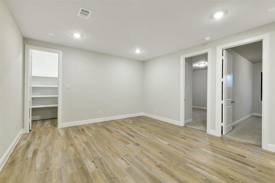 Spacious, unfurnished interior of a new home in Evergreen 60', Conroe (Image 15).