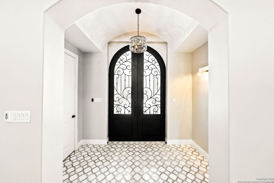 Spacious, unfurnished interior of a new home in , New Braunfels (Image 29).