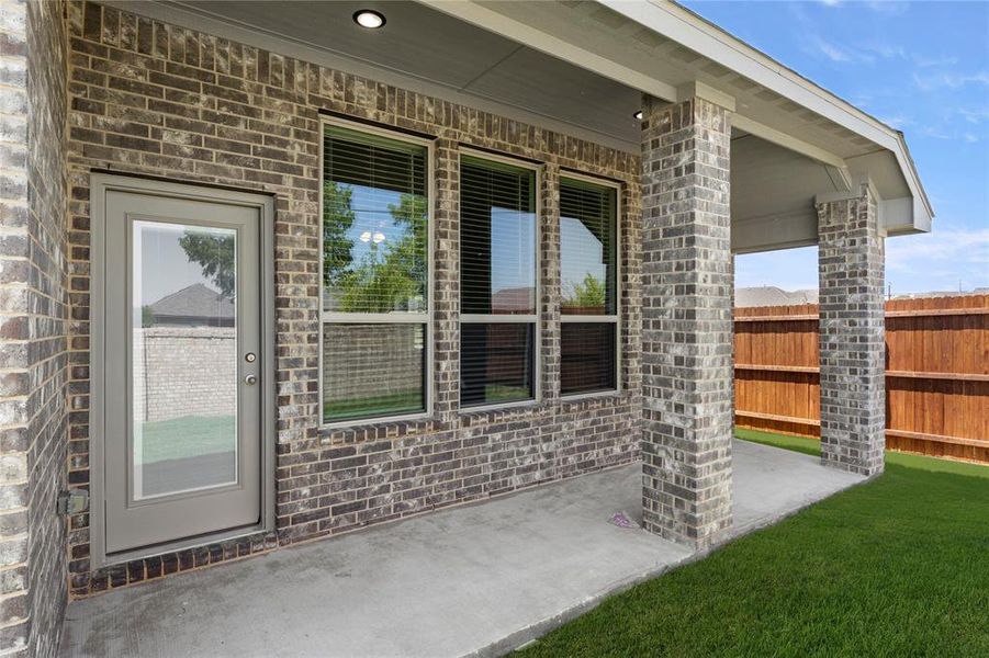 Exterior details and patio area of a home in Arcadia Trails, Balch Springs (Image 1).