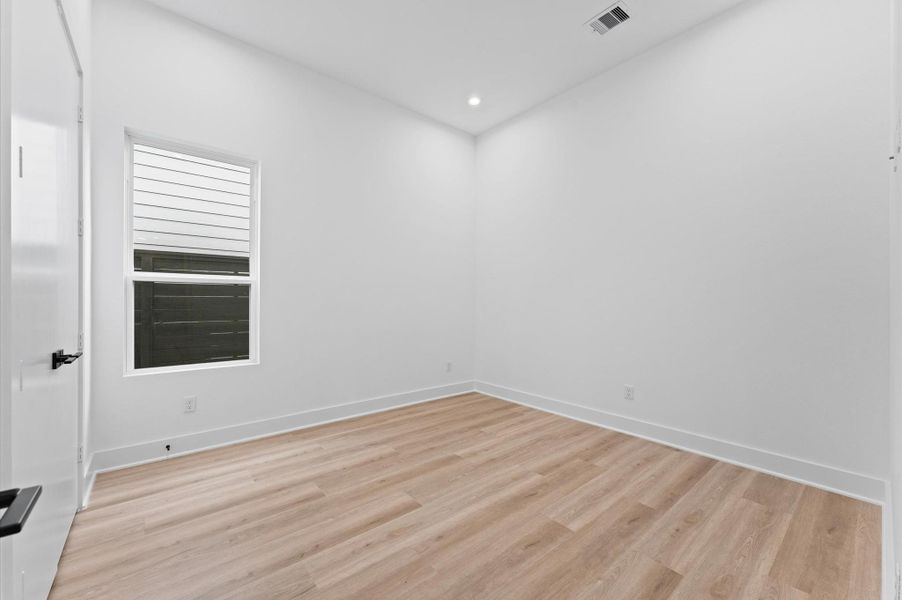 Spacious, unfurnished interior of a new home in , Missouri City (Image 16). Spacious, unfurnished interior of a new home in , Missouri City (Image 16).