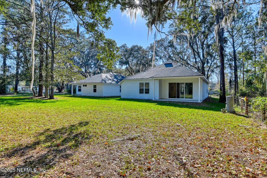 Exterior details and patio area of a home in , Jacksonville (Image 3).
