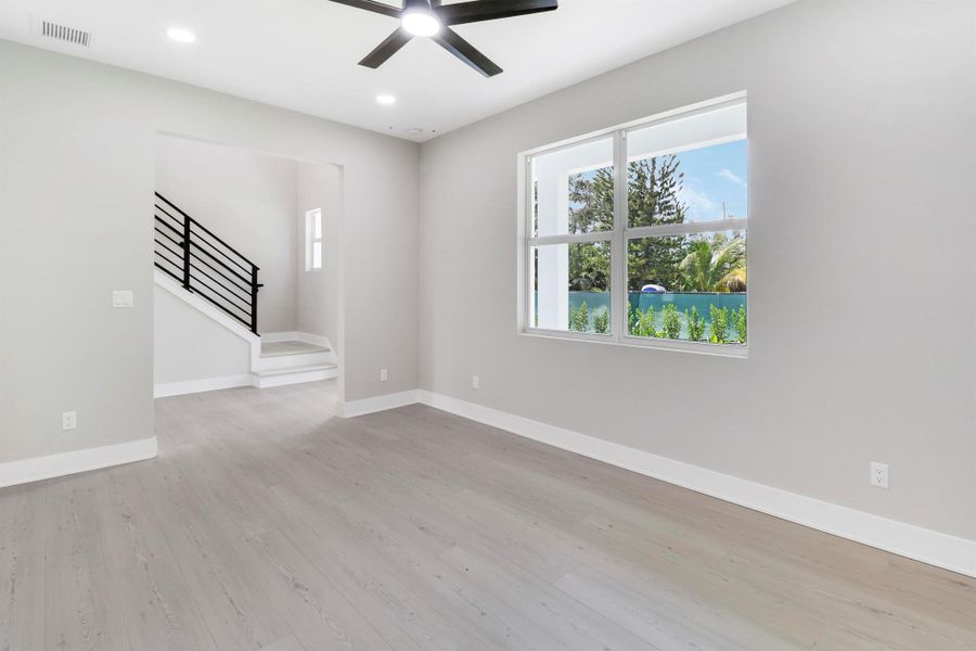 Spacious, unfurnished interior of a new home in , Jensen Beach (Image 42).