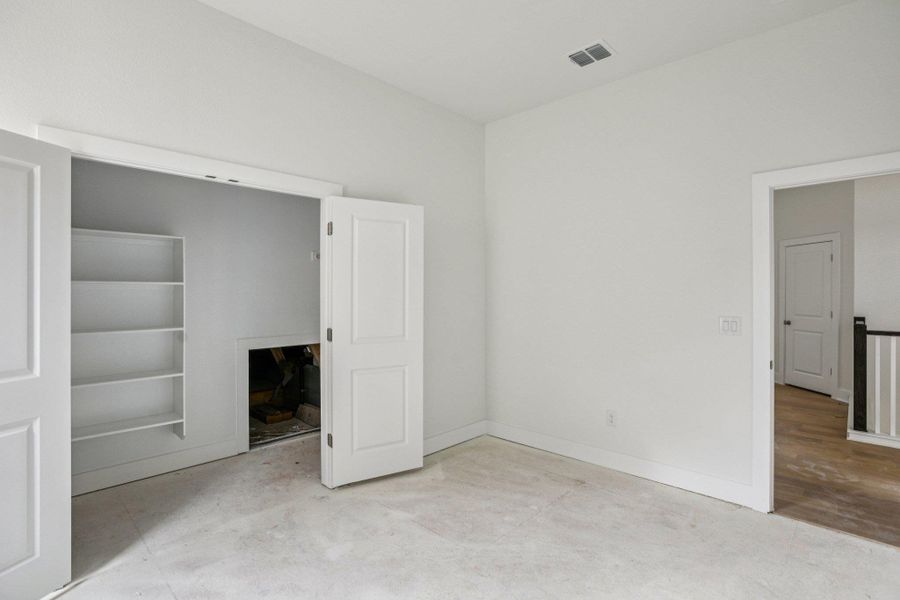 Spacious, unfurnished interior of a new home in Persimmon, Buda (Image 16).