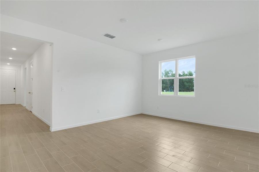 Spacious, unfurnished interior of a new home in Seasons at Grandview Gardens, Deland (Image 14).