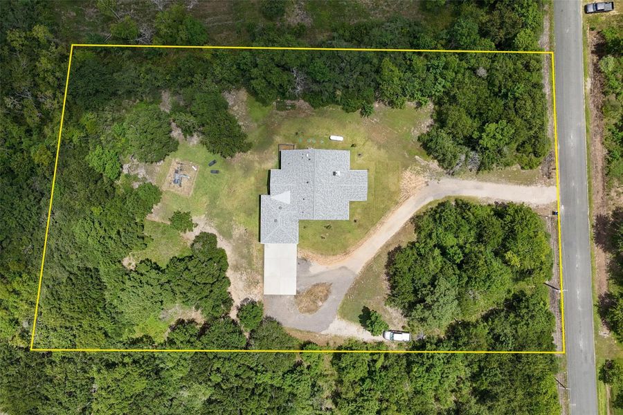 3/2/2 custom built in 2024, on 2 acres, complete with circle drive and RV hook up! 3/2/2 custom built in 2024, on 2 acres, complete with circle drive and RV hook up!