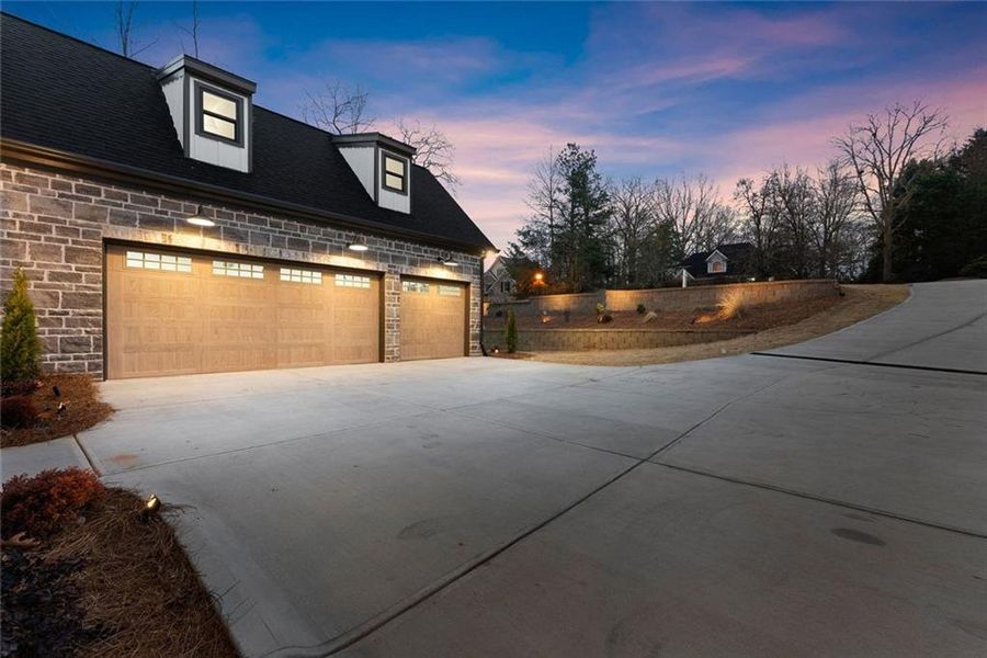 Exterior details and patio area of a home in , Gainesville (Image 3).