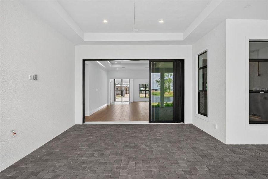 Spacious, unfurnished interior of a new home in , Sarasota (Image 24).