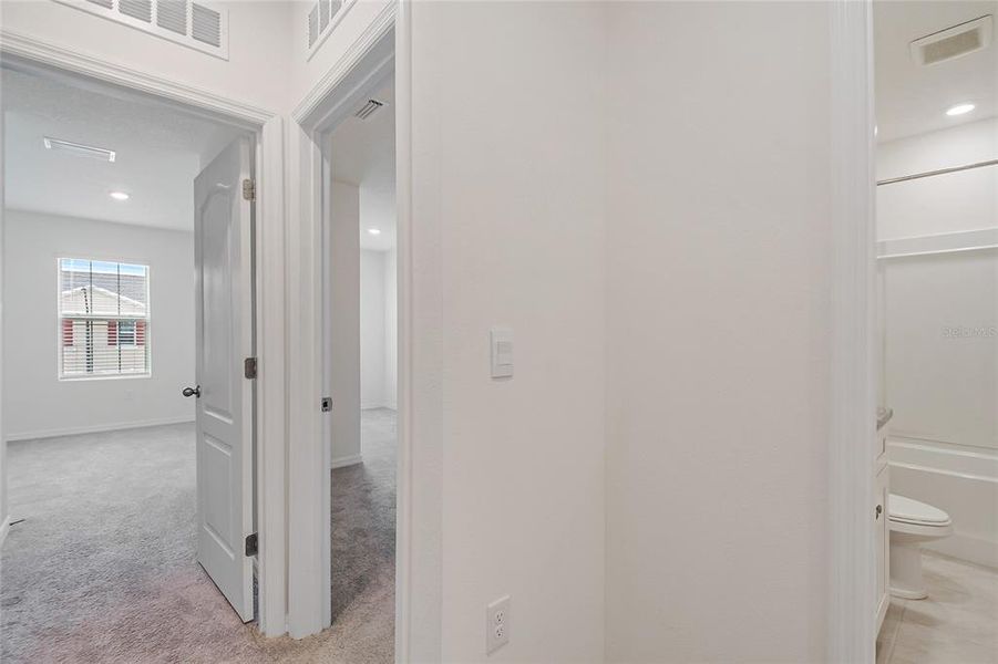Spacious, unfurnished interior of a new home in , Howey-in-the-Hills (Image 26).