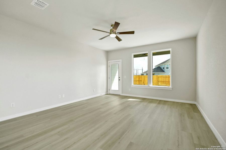 Spacious, unfurnished interior of a new home in Willowbrook, New Braunfels (Image 17).