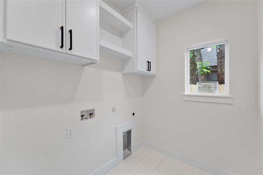 Spacious, unfurnished interior of a new home in , Dallas (Image 28).