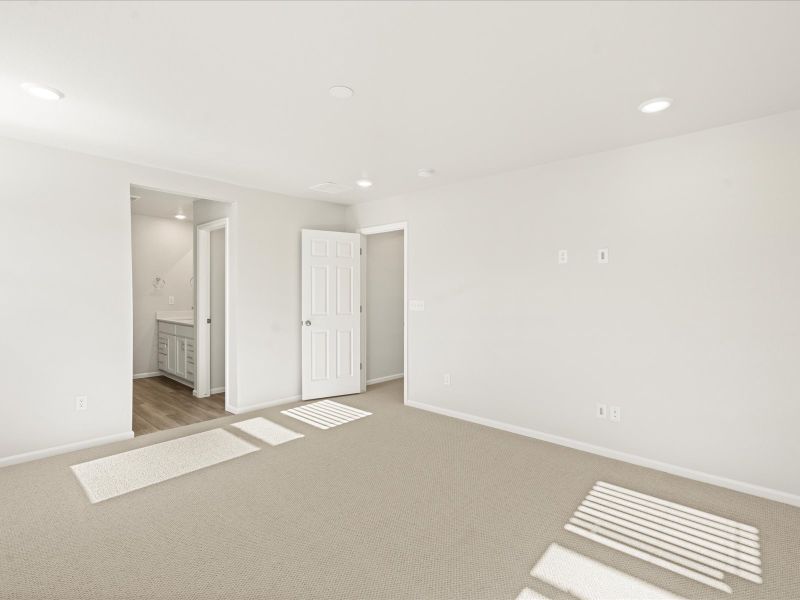 Spacious, unfurnished interior of a new home in Lorson Ranch : The Springs Collection, Colorado Springs (Image 12).