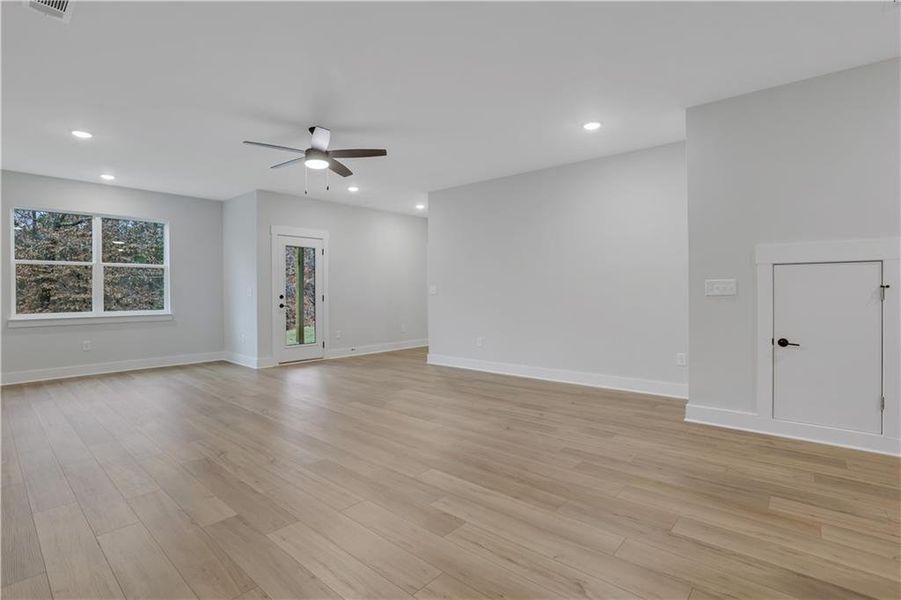 Spacious, unfurnished interior of a new home in Cambridge, Flowery Branch (Image 20). Spacious, unfurnished interior of a new home in Cambridge, Flowery Branch (Image 20).