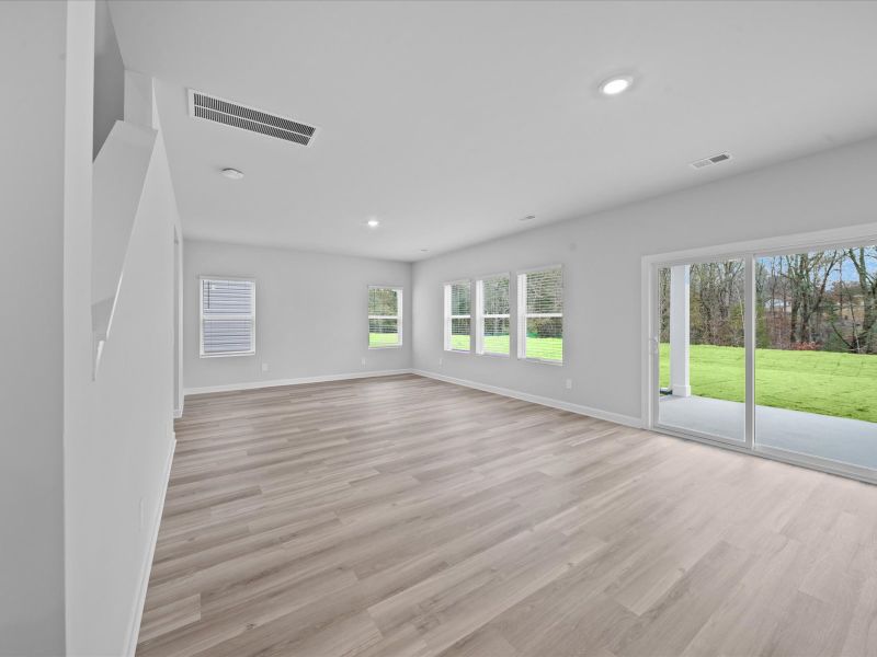 Spacious, unfurnished interior of a new home in Shiloh Valley, Piedmont (Image 10).