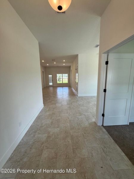Spacious, unfurnished interior of a new home in Winding Oaks, Weeki Wachee (Image 6).