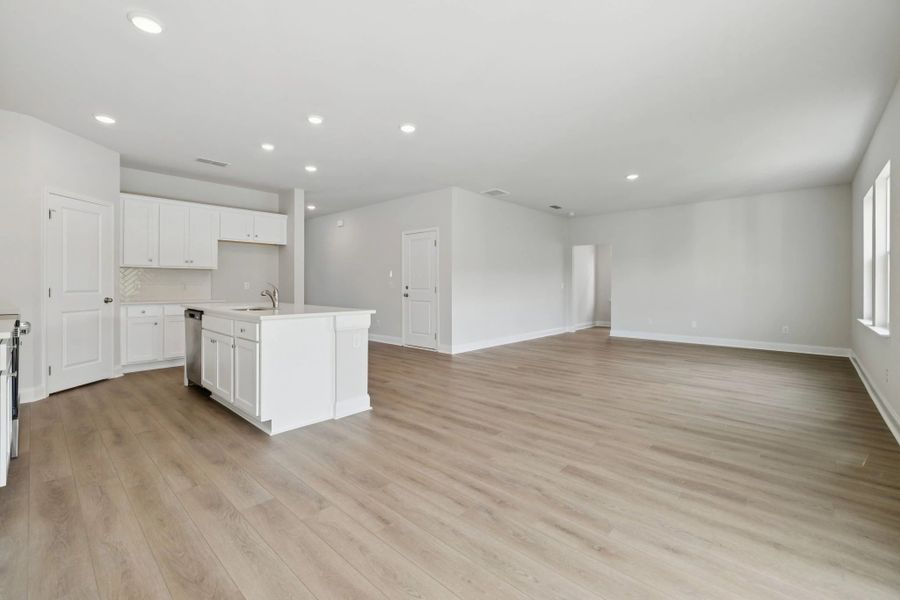 Spacious, unfurnished interior of a new home in Cades Bluff, Lebanon (Image 26).