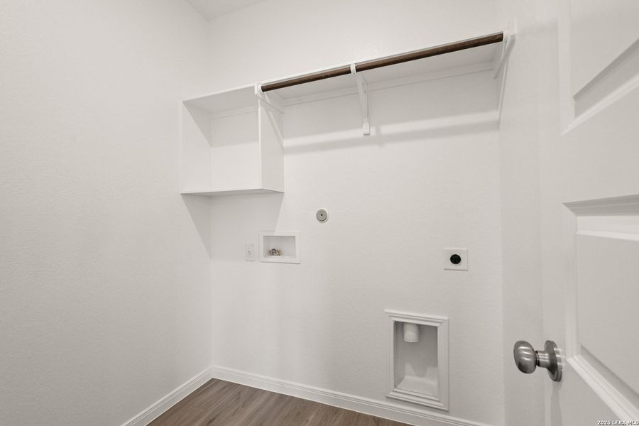 Spacious, unfurnished interior of a new home in Swenson Heights, Seguin (Image 18).