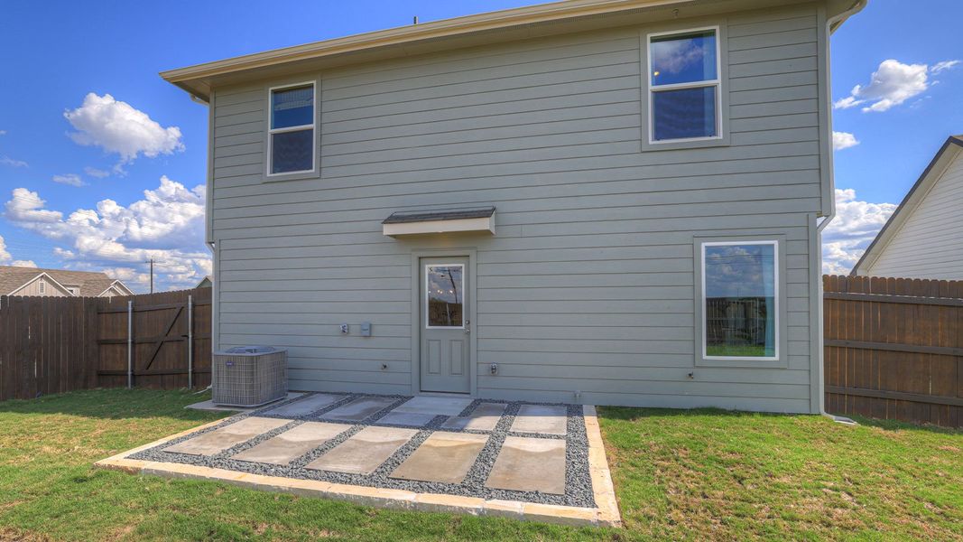 Representative exterior details of a home built from the The Franklin by D.R. Horton in Ladera, Luling (Image 3).