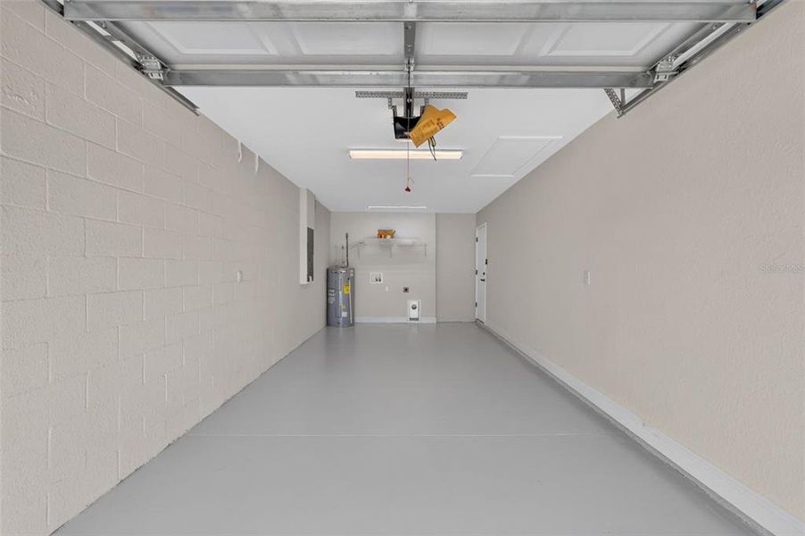 Spacious, unfurnished interior of a new home in , Ocala (Image 11).