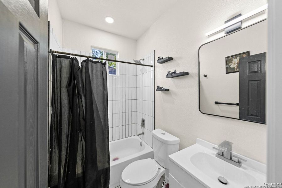 Furnished interior view inside a new home in , San Antonio (Image 27). Furnished interior view inside a new home in , San Antonio (Image 27).