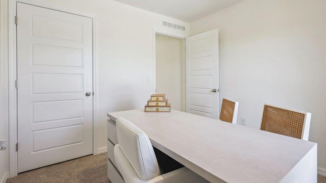 Furnished interior view inside a new home in Magnolia Pointe, Umatilla (Image 25).