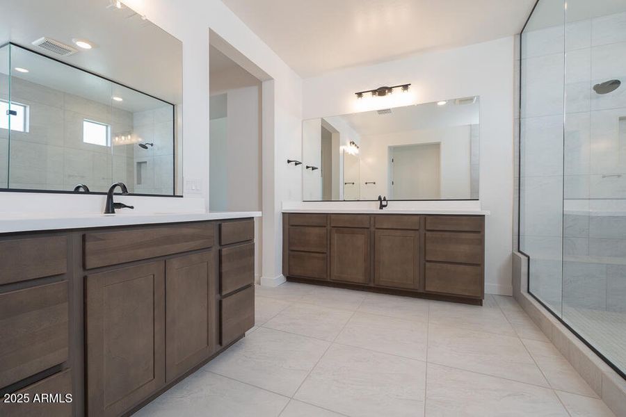 Tri Pointe Terraza 92 - Primary Bath-1ML Tri Pointe Terraza 92 - Primary Bath-1ML